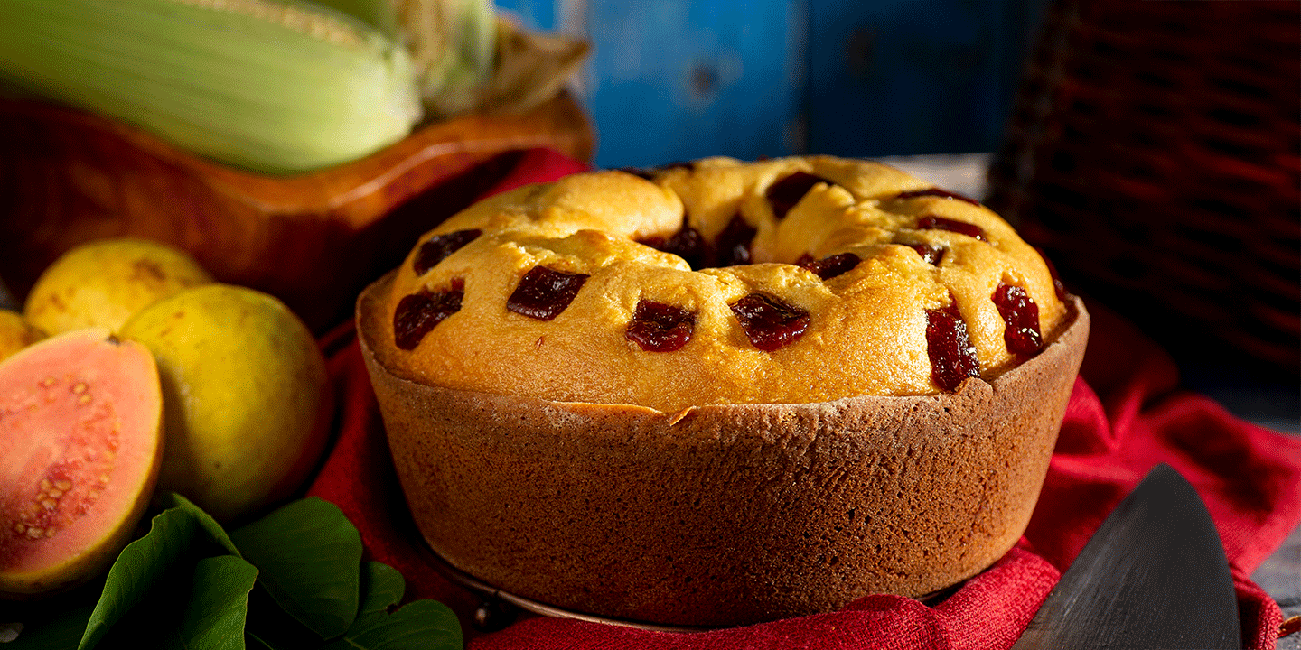 Bolo de Fubá com Goiabada